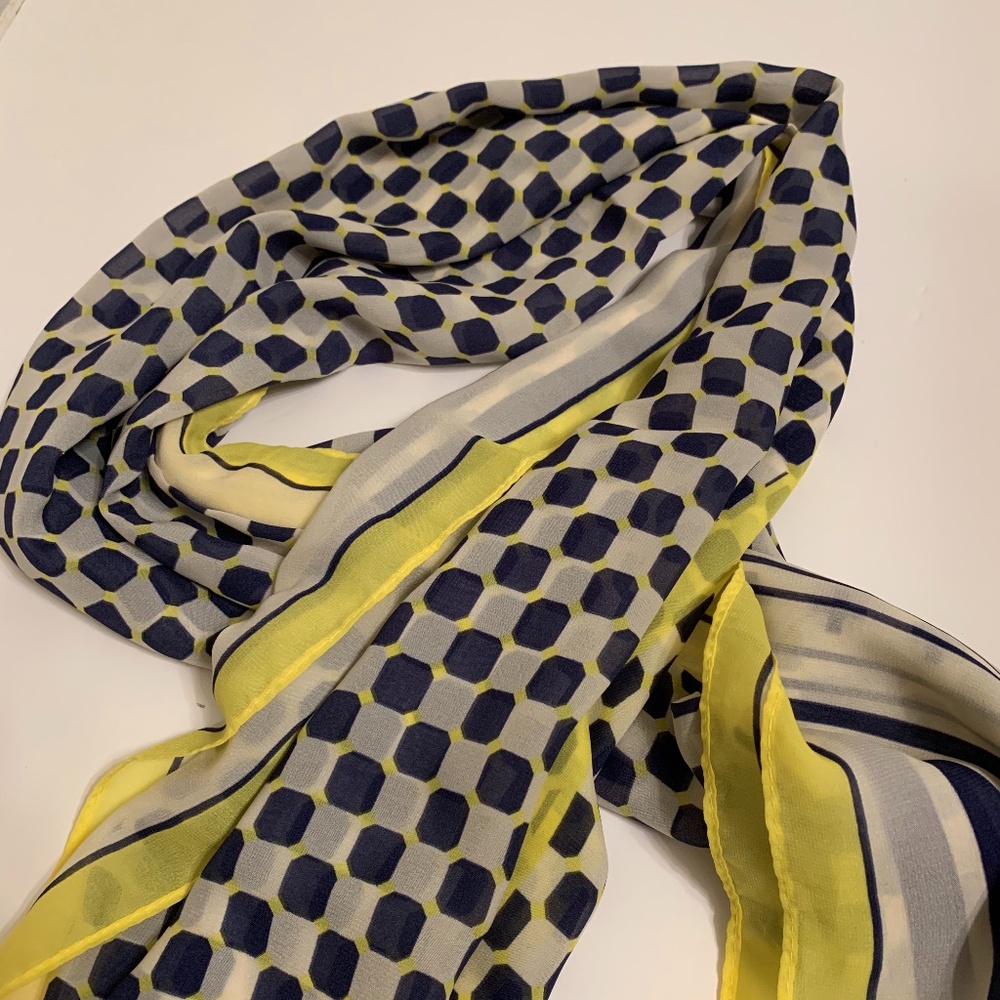 Beautiful Scarf - Picture 2 of 4
